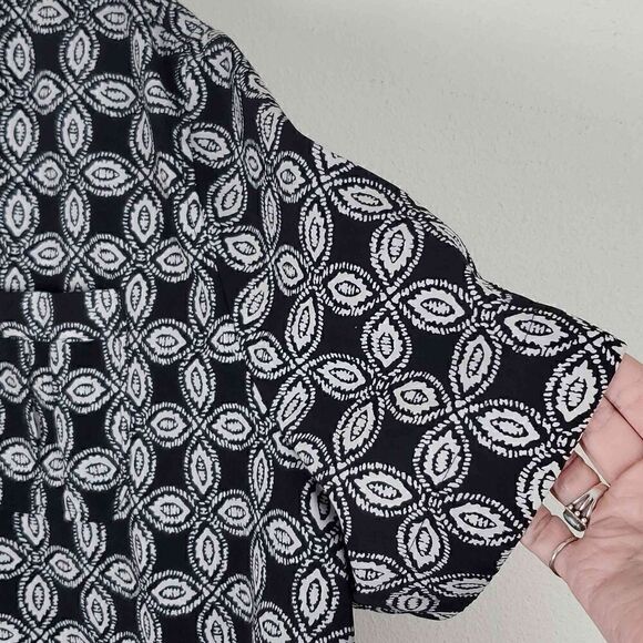 Roman's Black and White Button-up Blouse. Size 28 - Picture 3 of 11